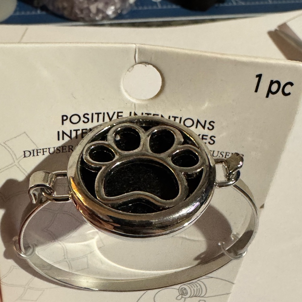 Positive Intentions Silver Tone Paw Print Diffuser Bracelet New on Card